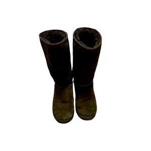 UGG Tall Classic Boot Womans Size 8